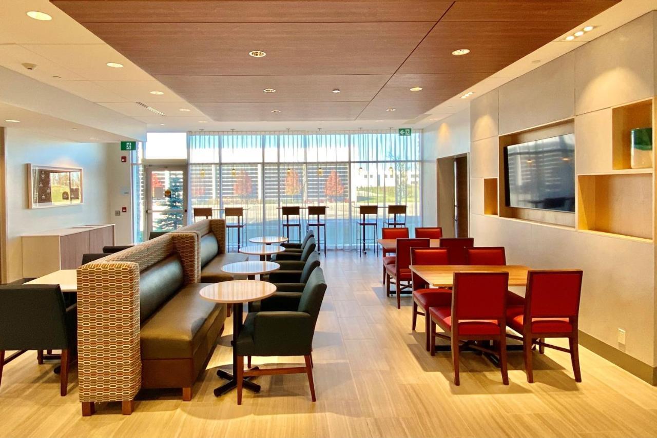 Holiday Inn Express & Suites - Aurora By Ihg Exterior foto